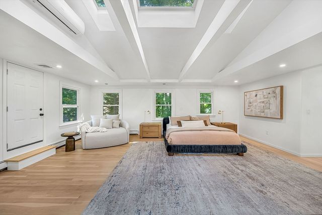 31 Alba Rd, Wellesley, MA 02481