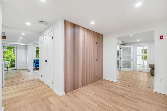 31 Alba Rd, Wellesley, MA 02481