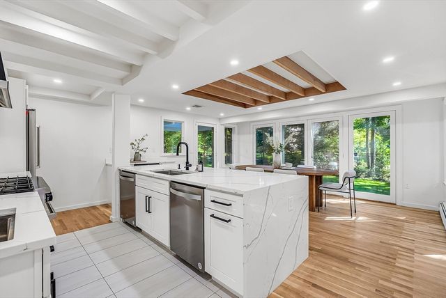 31 Alba Rd, Wellesley, MA 02481