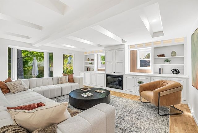 31 Alba Rd, Wellesley, MA 02481