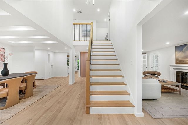 31 Alba Rd, Wellesley, MA 02481