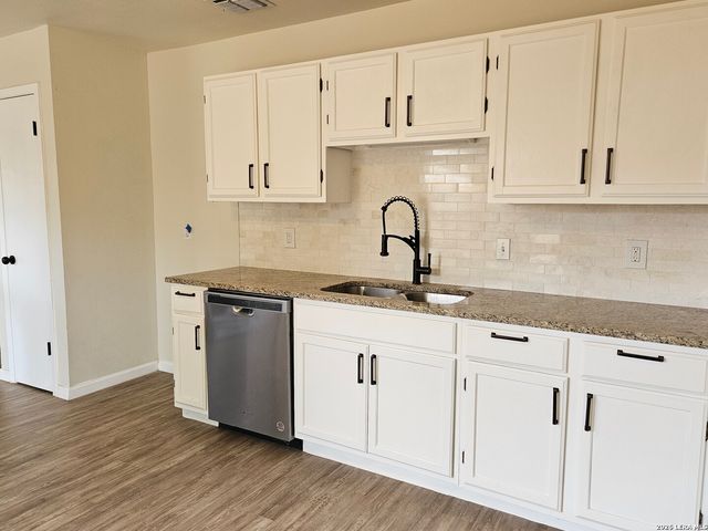 9107 Valley Bnd, San Antonio, TX 78250