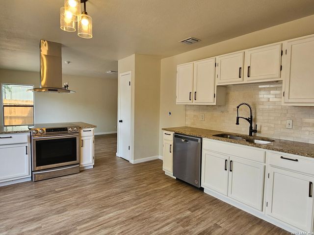 9107 Valley Bnd, San Antonio, TX 78250