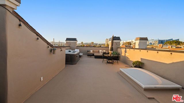 131 Roma Court, Marina Del Rey, CA 90292