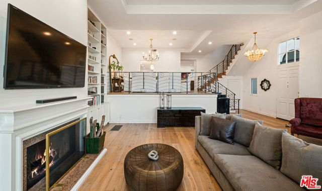 131 Roma Court, Marina Del Rey, CA 90292