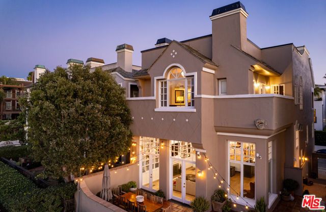 131 Roma Court, Marina Del Rey, CA 90292