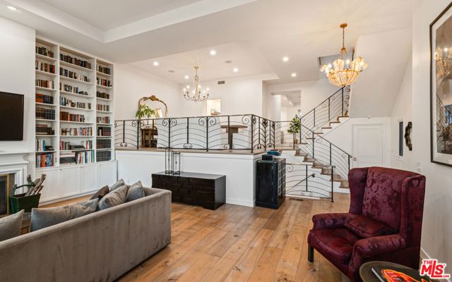 131 Roma Court, Marina Del Rey, CA 90292