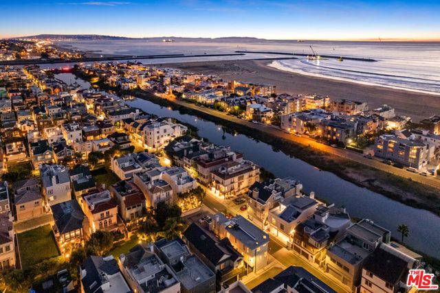 131 Roma Court, Marina Del Rey, CA 90292