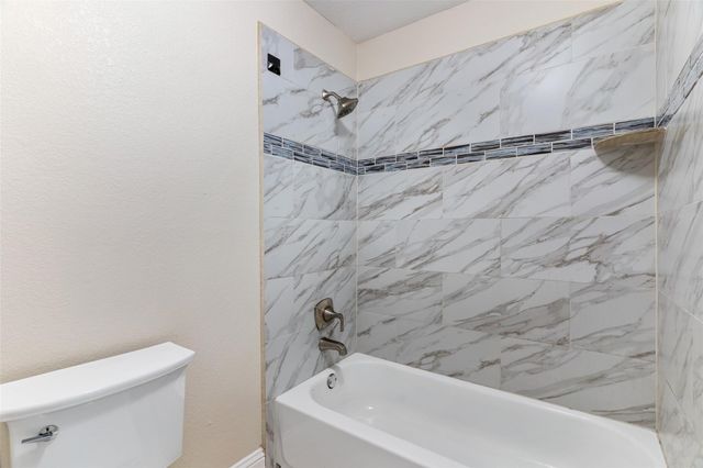 5912 Crestberry Lane, Sachse, TX 75048