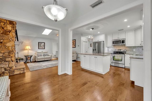 652 W CADILLAC DRIVE, Altamonte Springs, FL 32714