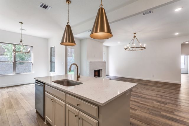 782 Sterling Drive, Benbrook, TX 76126