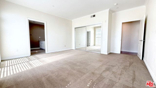 956 S Wilton Place 401, Los Angeles, CA 90019