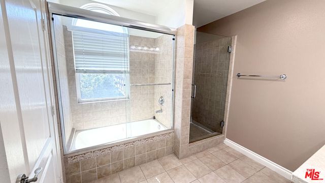 956 S Wilton Place 401, Los Angeles, CA 90019
