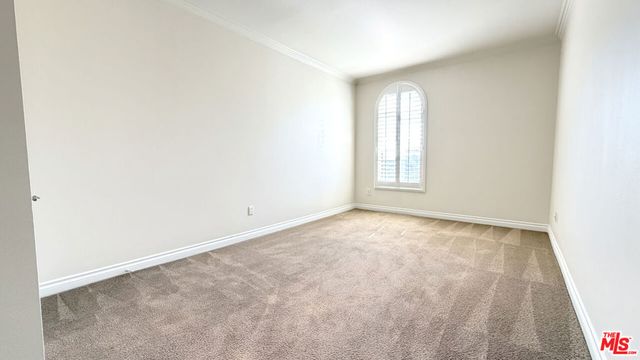 956 S Wilton Place 401, Los Angeles, CA 90019