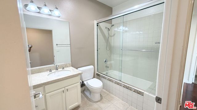 956 S Wilton Place 401, Los Angeles, CA 90019
