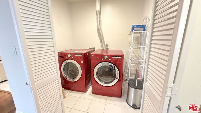956 S Wilton Place 401, Los Angeles, CA 90019