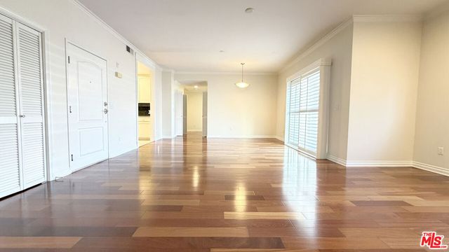 956 S Wilton Place 401, Los Angeles, CA 90019