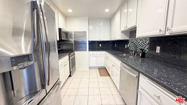 956 S Wilton Place 401, Los Angeles, CA 90019