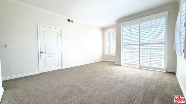 956 S Wilton Place 401, Los Angeles, CA 90019