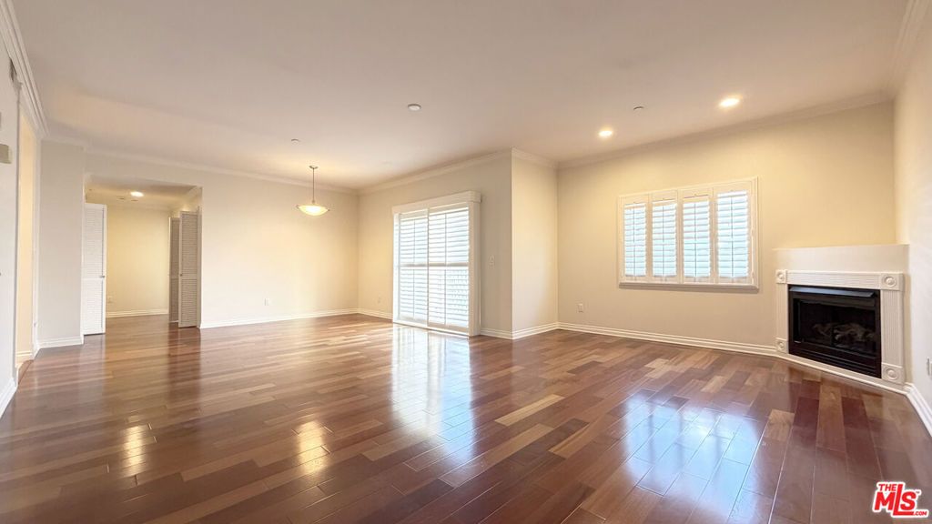 956 S Wilton Place 401, Los Angeles, CA 90019