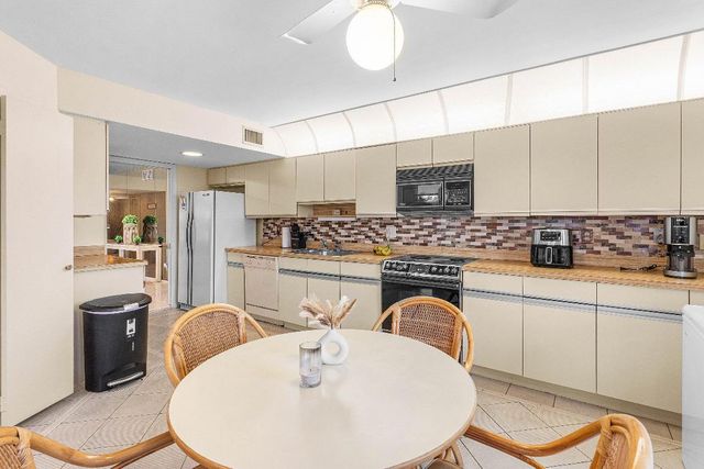 4702 Fountains Drive 408, Lake Worth, FL 33467