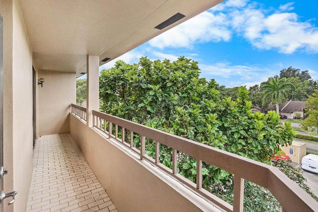 4702 Fountains Drive 408, Lake Worth, FL 33467