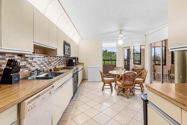 4702 Fountains Drive 408, Lake Worth, FL 33467