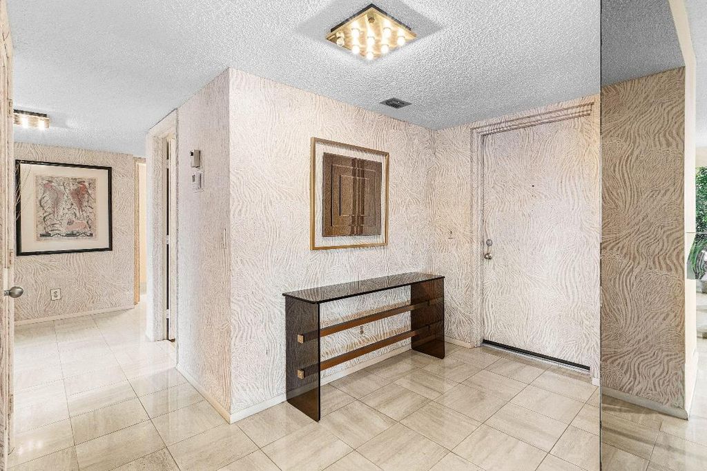 4702 Fountains Drive 408, Lake Worth, FL 33467