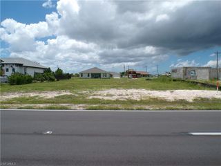 420 Diplomat PKWY E, Cape Coral, FL 33909
