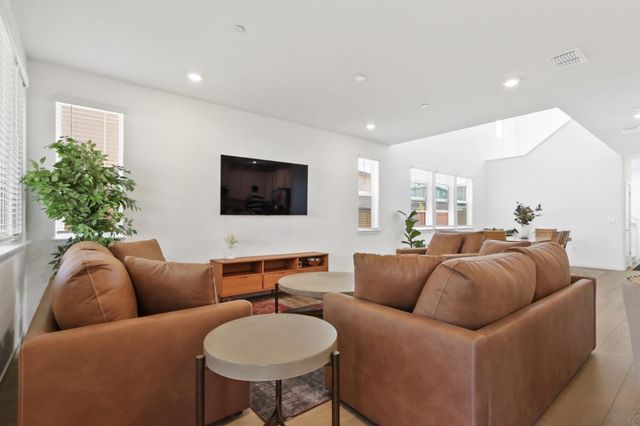 5254 Oceanside Dr, Sacramento, CA 95835