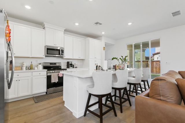 5254 Oceanside Dr, Sacramento, CA 95835
