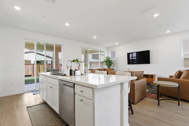 5254 Oceanside Dr, Sacramento, CA 95835