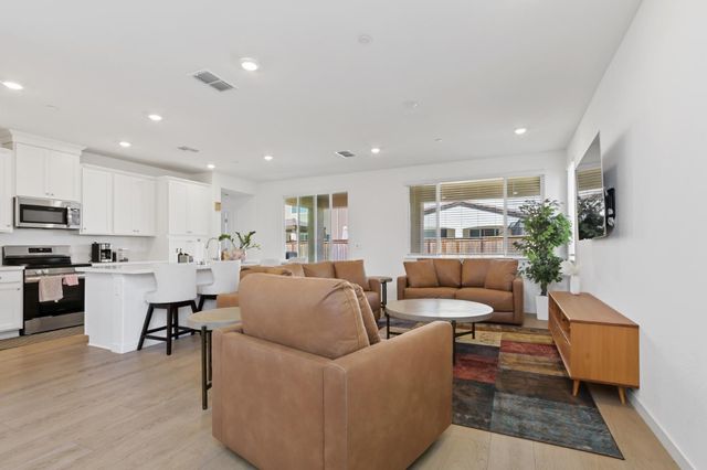 5254 Oceanside Dr, Sacramento, CA 95835