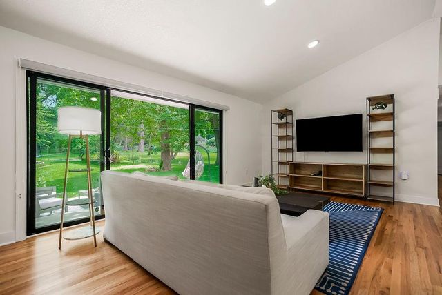 9101 Wenonga Road, Leawood, KS 66206