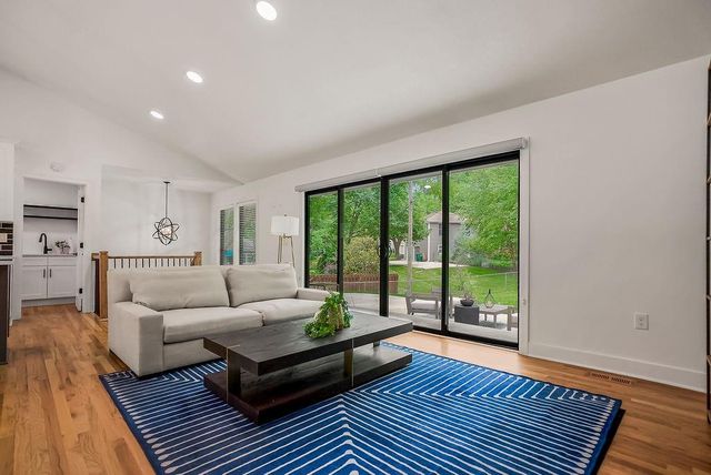 9101 Wenonga Road, Leawood, KS 66206