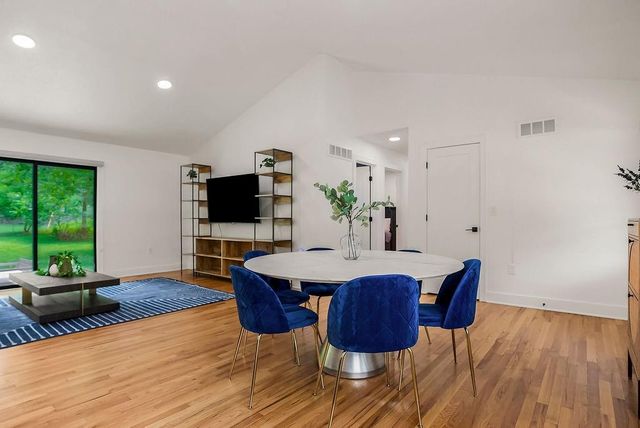 9101 Wenonga Road, Leawood, KS 66206