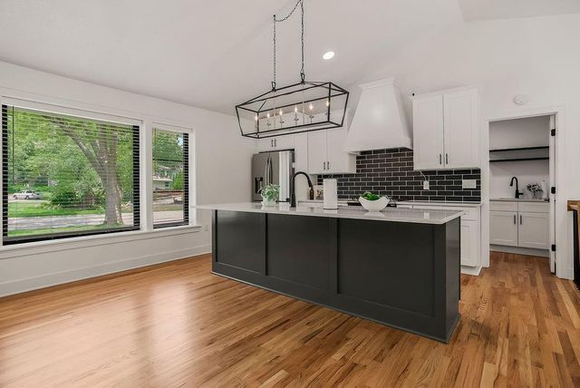 9101 Wenonga Road, Leawood, KS 66206