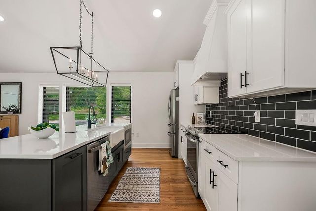 9101 Wenonga Road, Leawood, KS 66206
