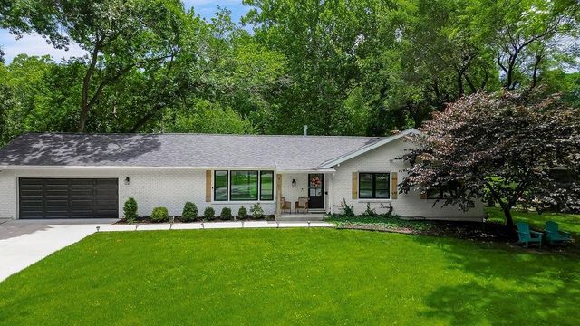 9101 Wenonga Road, Leawood, KS 66206