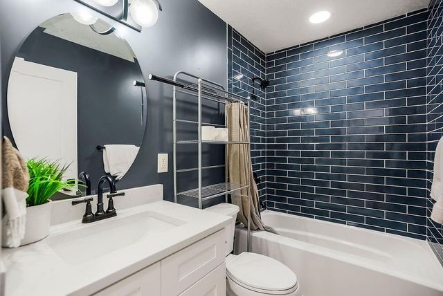 9101 Wenonga Road, Leawood, KS 66206