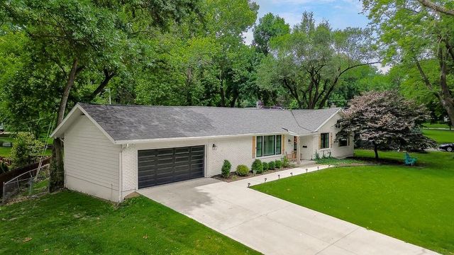 9101 Wenonga Road, Leawood, KS 66206