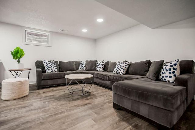 9101 Wenonga Road, Leawood, KS 66206