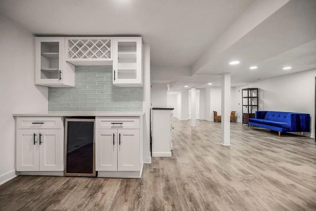 9101 Wenonga Road, Leawood, KS 66206