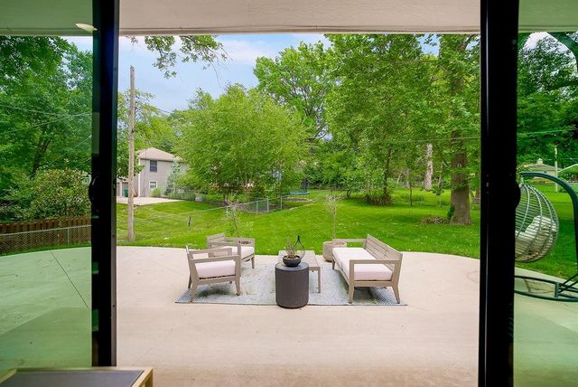 9101 Wenonga Road, Leawood, KS 66206