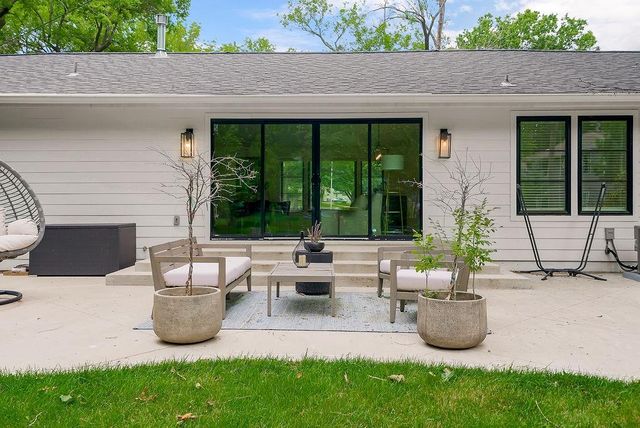 9101 Wenonga Road, Leawood, KS 66206
