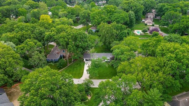 9101 Wenonga Road, Leawood, KS 66206