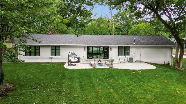 9101 Wenonga Road, Leawood, KS 66206