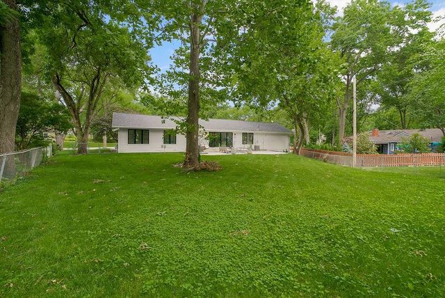 9101 Wenonga Road, Leawood, KS 66206