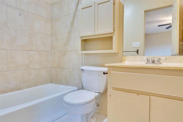 8806 Springmail CIR B, Austin, TX 78729