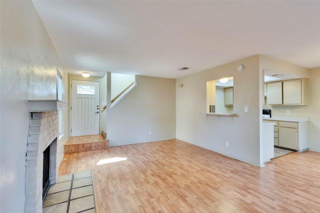 8806 Springmail CIR B, Austin, TX 78729